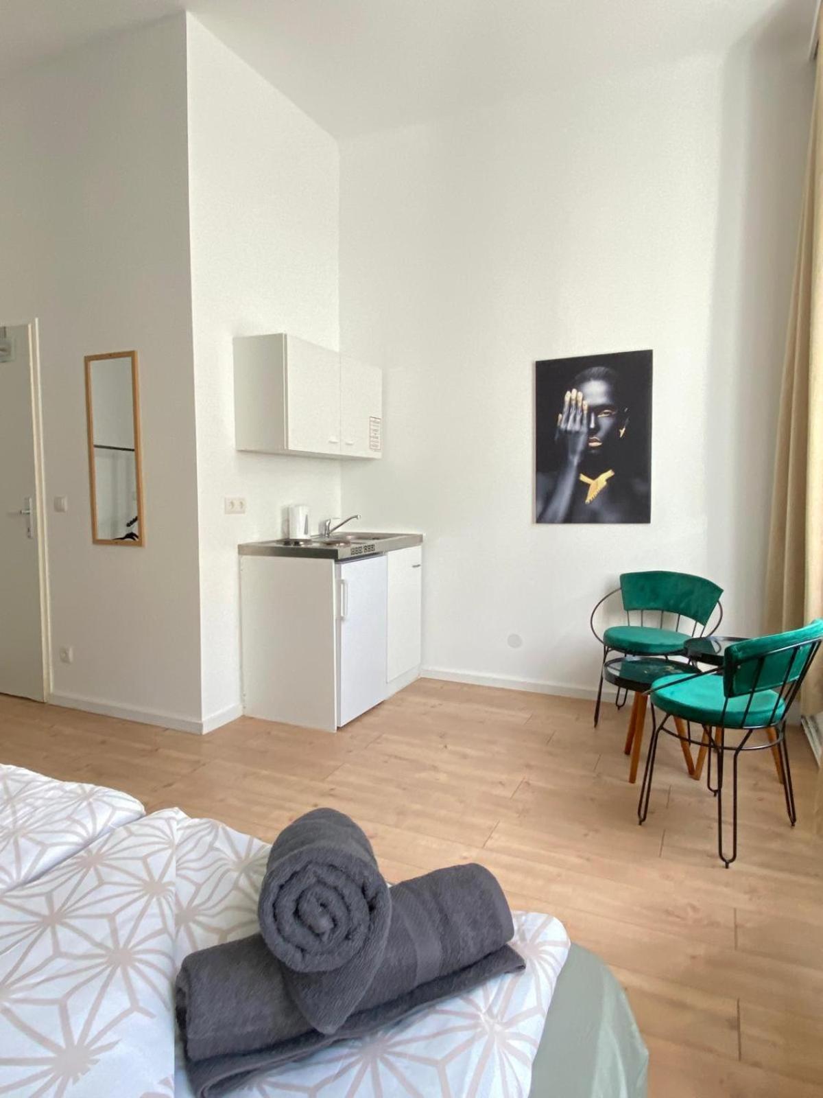 8 Fully Equipped Studio Shared Apt W Terrace Margareten Vienna Exterior photo