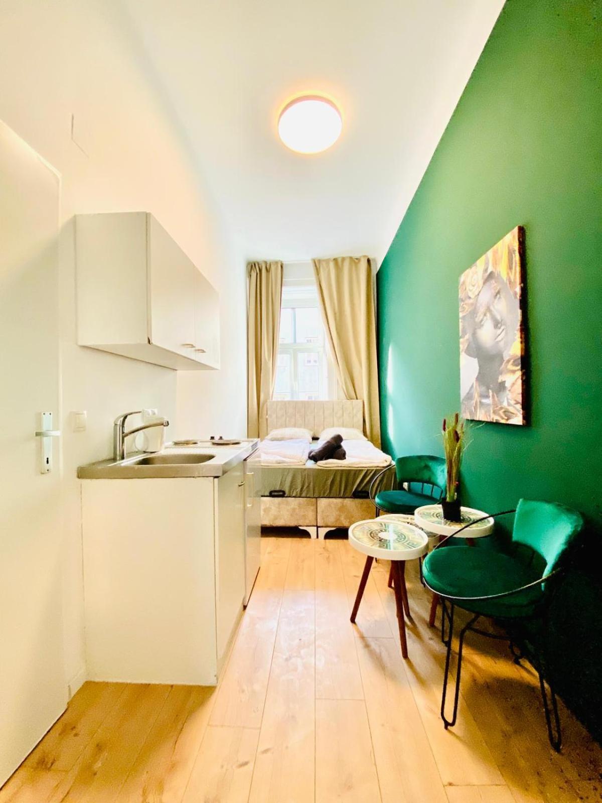 8 Fully Equipped Studio Shared Apt W Terrace Margareten Vienna Exterior photo
