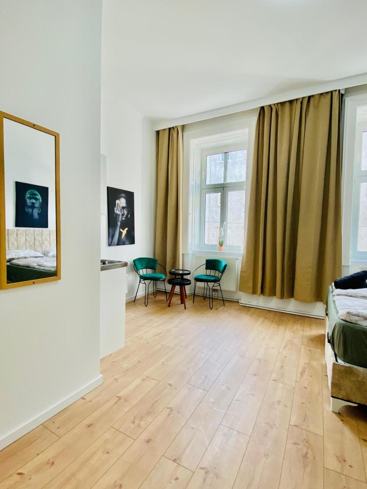 8 Fully Equipped Studio Shared Apt W Terrace Margareten Vienna Exterior photo