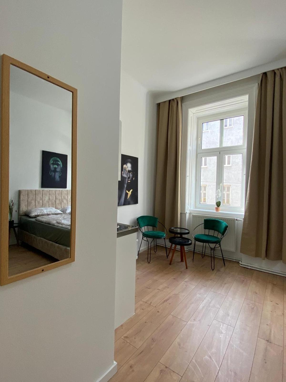 8 Fully Equipped Studio Shared Apt W Terrace Margareten Vienna Exterior photo